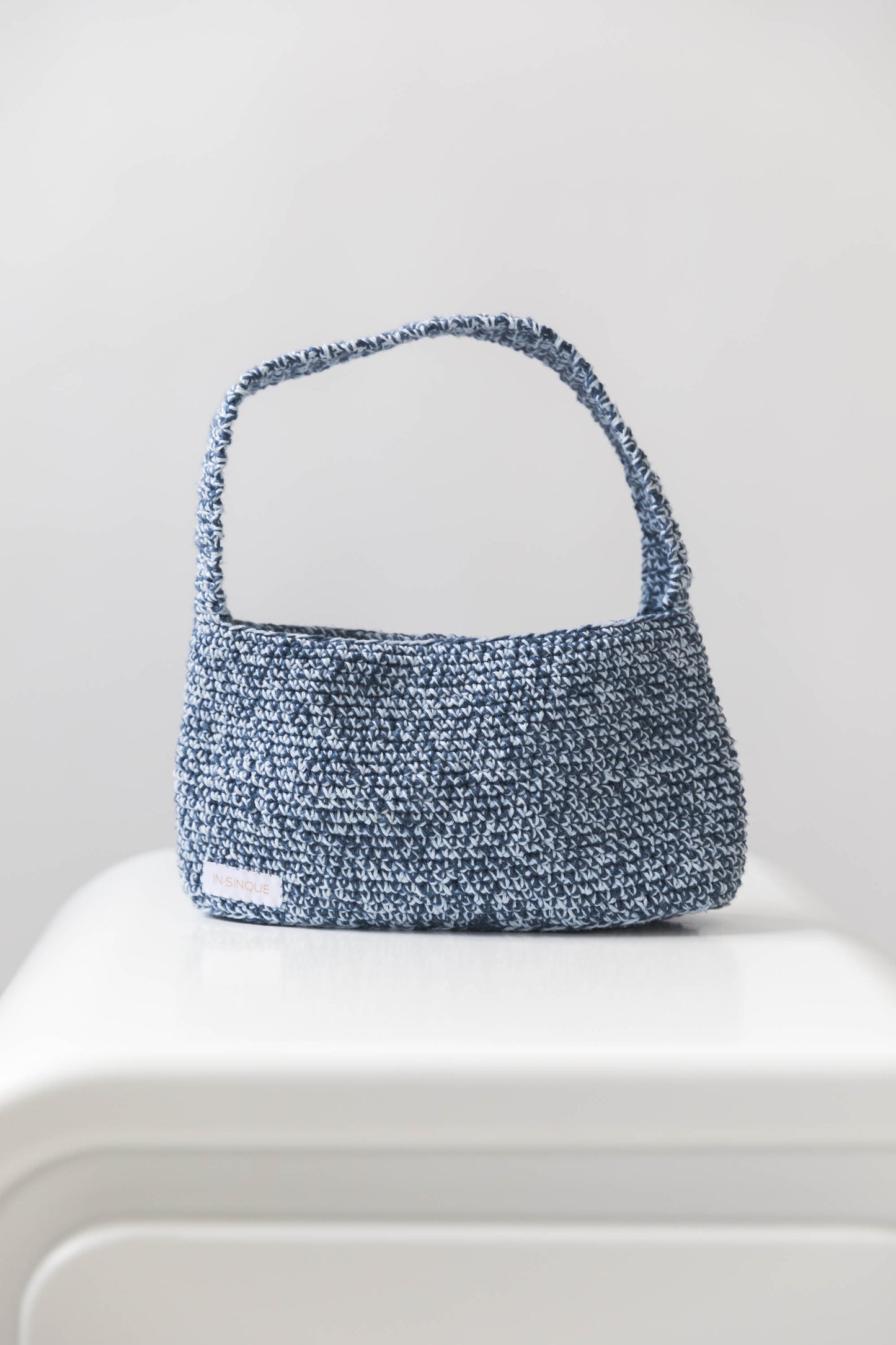 Clover Micro-crochet shoulder bag in Blue